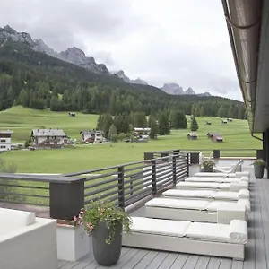 https://hotel-la-torre-comelico-superiore.hotelinveneto.com